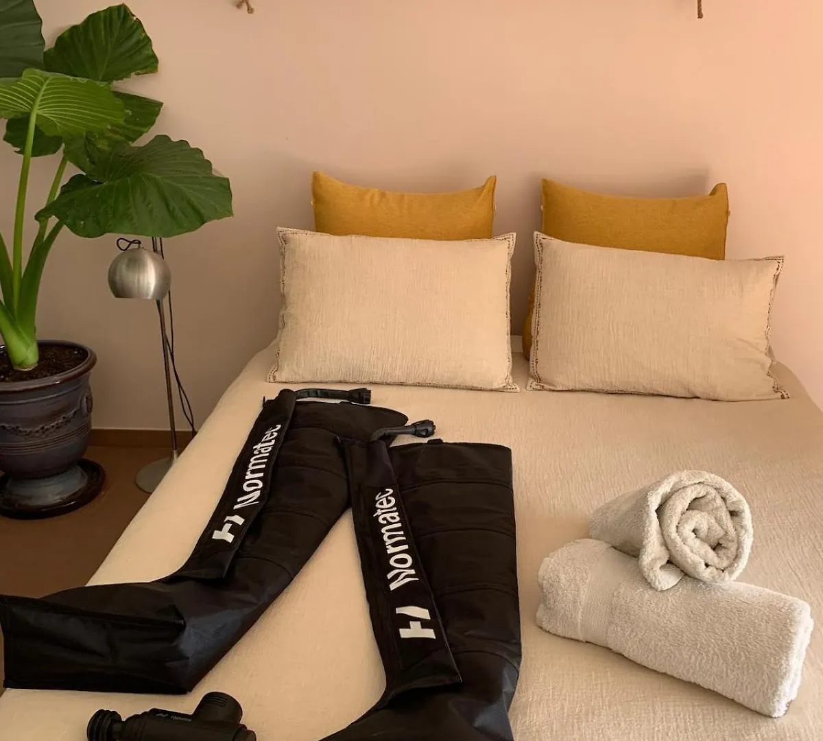 Apartment Loft Jacuzzi Sauna Pool Yoga Sea View Love-Room Saint-Jeannet