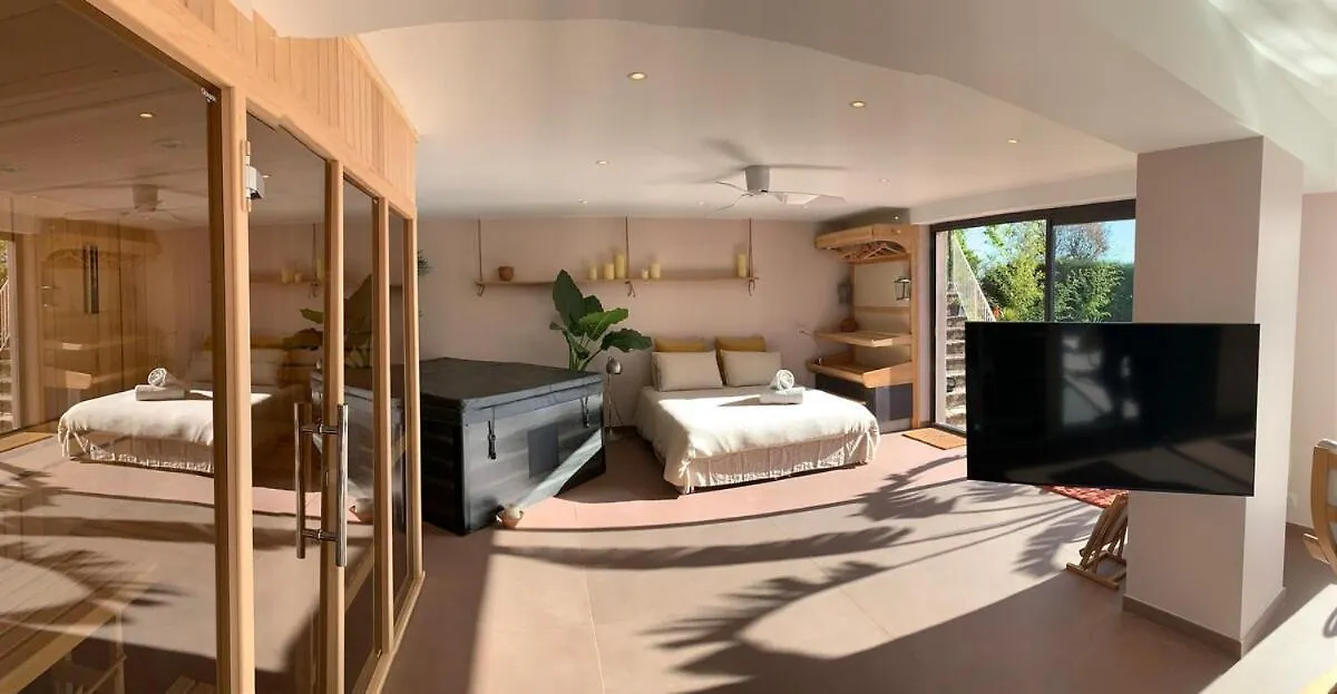 Loft Jacuzzi Sauna Pool Yoga Sea View Love-Room Saint-Jeannet  Saint-Jeannet (Alpes-Maritimes)